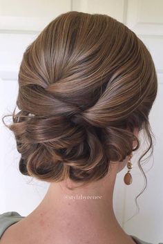 Short Hair Updo For Wedding, Sanggul Modern, Easy Updo Hairstyles, Mother Of The Bride Hair, Wedding Hair Ideas, Wedding Hair Styles, Up Dos For Medium Hair, Updos For Medium Length Hair, Long Hair Updo