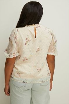 Part of our Plus collection. Detailed with a delicate lace, this floral blouse makes for a feminine addition to everyday wardrobes. Perfect for dressing up bottom halves, it's designed in a regular with with a round neckline and puff sleeves. Oasis Fashion, Top Collection, Everyday Wardrobe, Floral Blouse, Puff Sleeves, Round Neckline, Lace Trim, Oasis, Puff Sleeve