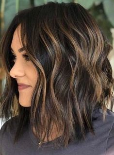 Textured Balayage, Balayage Bob, Medium Bob Hairstyles, Brown Hair Balayage, Dark Brown Hair Color, Brown Hair With Highlights, Hair Color Balayage, Bob Haircuts