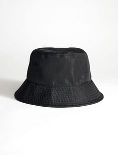 Hats Aesthetic, Designer Bucket Hats, Black Hats, Straw Bags