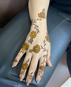 Minimal Mehndi Designs, Minimal Mehndi, Henna Inspired Tattoos, Designs Mehndi, Hand Flower, Henna Tattoo Designs Hand, Latest Henna Designs