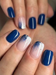 Simple Nails Acrylic Winter, Biab Nails Winter, Winter Cruise Nails, Deep Blue Nails Designs, Gel Nails For Christmas, Blue Xmas Nails, Blue Winter Nail Designs, Blue Winter Nails, Blue Gel Nails