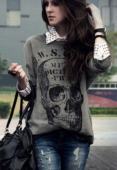 edgy - Click image to find more Women's Fashion Pinterest pins Look Grunge, Skull Sweater, Rocker Chic, Rock Chic, Outfit Trends, A Skull, Looks Style, Mode Inspiration, Grunge Fashion