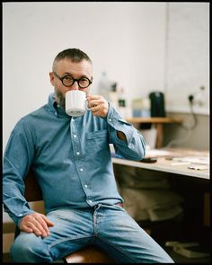 Denim Outfit Men, Lots Of Windows, Amazing Buildings, Abstract Painters, Abstract Drawings, Drawing Practice, Pocket Squares, Colourful Outfits, Denim Outfit