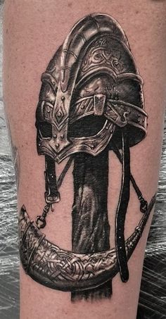 Viking Tattoo Ideas, Tattoos Viking, Family Crest Tattoo, Viking Pictures, Crest Tattoo, Helmet Drawing, Helmet Tattoo, Predator Alien Art