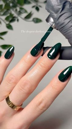 For dark green nails, this rich, moody shade brings an elegant yet edgy vibe to any manicure. Whether it's glossy, matte, or paired with gold accents, dark green nails are the ultimate trendsetter for 2024, giving off major luxe and nature-inspired feels. #DarkGreenNails #NailInspo #EmeraldVibes #MoodyManicure #GreenNailTrend Dark Colour Gel Nails, Fall Nails Minimalist Design, Single Color Manicure, Dark January Nails, Oval Nails Fall Colors, Dark Almond Nails Fall, Winter Color Nails Gel, Plain Coloured Nails, Almond Nails Dark Colors