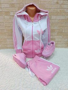 Sporty Outfits Nike, Addias Outfits, Kit Adidas, Chic Black Outfits, Adidas Outfit Women, Cute Sporty Outfits, Cute Outfits With Leggings, Fresh Outfits