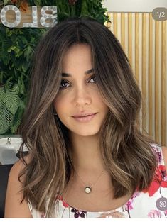 Hairstyles With Scarves, Baylage Hair, Instagram Face, Face Glow, Brown Hair Inspo, Women's Hairstyles