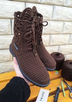 Handmade Casual Booties With Round Toe, Casual Crochet Booties With Round Toe, Handmade Brown Closed Toe Boots, Handmade Casual Boots With Round Toe, Handmade Winter Booties With Round Toe, Handmade Brown Boots With Round Toe, Handmade Brown Winter Boots, Crochet Booties With Round Toe For Winter, Handmade Brown Ankle Boots