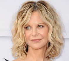 40 Haircuts That Make You Look 10 Years Younger Messy Bob Hairstyles, Natural Wavy Hair, Athletic Hairstyles, Best Short Haircuts, Hairstyle Look, Trendy Short Hair Styles, Look Younger, Cool Haircuts