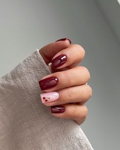 A close-up of a hand with a chic manicure featuring glossy burgundy nails, a soft pink accent nail with cherry designs. Perfect for elegant and trendy nail art lovers. Kutek Disney, Wine Nails, November Nails, Cherry Nails, Nagel Tips, Smink Inspiration, Her Nails, Pink Nail Art, Makijaż Smokey Eye