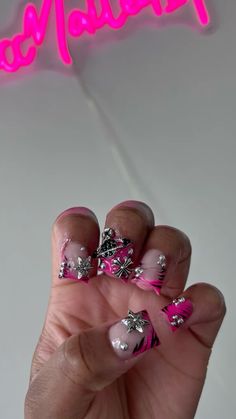 Hanging Nail Charms, Letter Charms On Nails, Nail Inpos Ideas Short, Short Junk Nail Designs, Early 2000s Nails, Short Cute Nail Designs, Short Short Nails, Junk Nails Short, Pink Junk Nails