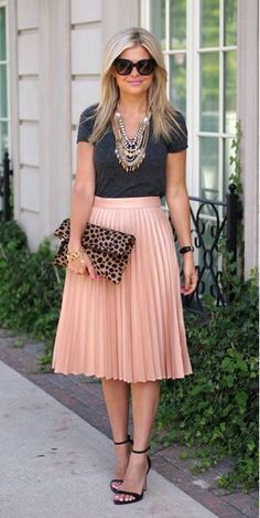 How To Wear A Pleated Skirt, Rok Midi, Rok Outfit, Office Suits, Pleated Skirt Outfit, Skirt Diy, Rock Outfit, Trendy Skirts, Outfit Trends