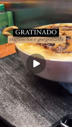 Cardápio Vegetariano e Vegano on Instagram: "Gratinado de batata e cogumelos

As batatas gratinadas não recebem o amor que merecem. Levei este gratinado de batata e cogumelos a outro nível e adicionei um pouco de queijo Gorgonzola juntamente com alguns cogumelos.

🥔Batatas: as batatas russet são melhores para gratinados, pois mantêm a sua forma enquanto cozem.

🥛Creme Branco: Este creme dá-lhe o sabor rico do gratinado. 

Ingredientes:

-4 batatas russet médias, cortadas finamente
-1 colher de sopa de azeite
-250 g de cogumelos (mistos)
-200 ml de creme pesado
-1 colher de chá de alho fresco (pressado)
-150 g de Gorgonzola
-100 g de queijo gruyère ou muçarela ralado
-Sal e pimenta a gosto

Instruções:

•Forno pré-aquecido a 400°F graus.
•Numa frigideira pequena, adicione azeite e cogumel Potato Recipes, Healthy Desserts, On Instagram