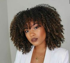 Afro Fringe, Afro Highlights, Curly Hair Color Ideas, Hair Stules, Curly Hair Color, Curly Afro Hair, Textured Fringe, Hair Motivation, Natural Curly Hair Cuts