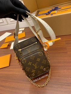 LUB Fashion Lu-Vi Bags - 16515 A+ Excellent Quality copies; Contact us if you've any questions in your mind. Sling Bags Women, Designers Bags, Hand Bags For Women, Diy Leather Bag, Woman Clothes, Women's Bags By Style, Work Bag, Lv Bag, Fashion Handbags