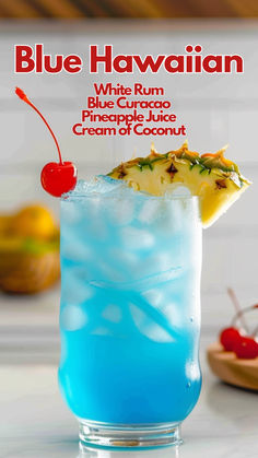 Blue Hawaiian Blue Curacao Drinks, Blue Hawaiian Cocktail, Beautiful Cocktails, Coconut Rum Drinks, Cocktail Cards, Christmas Cocktails Easy, Hawaiian Cocktails, Alcoholic Punch Recipes, Tropical Cocktails