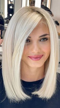 30+ Hair Colour Trends To Try in 2023 : White Pearl Lob Hairstyle Bright Dimensional Blonde, Bob Lung, 30 Hair Color, Cool Blonde Hair Colour, Blonde Layers, Cool Blonde Hair