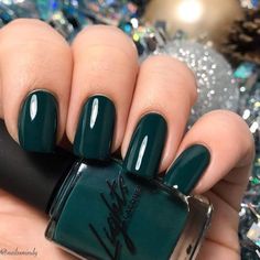 Christmas Nail Colors, Berry Nails, Christmas Nail Ideas, Nail Colors Winter, Green Nail Polish, Aesthetic Nails, Green Nail, Christmas Nail