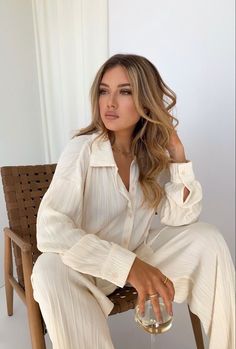 Off White Pants, Glamour Outfit, Nice Fashion, Neutral Outfit, Cozy Fits, Business Casual Outfits, Set Outfit