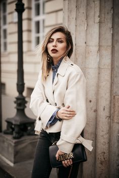 Мода и стиль: masha mashasedgwick ootd образдня модныйблогер модавберлине look fashionblogger outfit красота имидж чёрный клатч dior Lipstick Dark Red, Winter Street, Business Outfit, Work Wardrobe, Rock Style, Berlin, Trench Coat, Winter Fashion, Zara