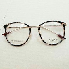 Glasses Women Fashion Eyeglasses, Cute Glasses Frames, Glasses For Face Shape, Glasses Frames Trendy, Glasses Inspiration, Chic Glasses, Glasses Trends, Chilli Beans, Womens Glasses Frames