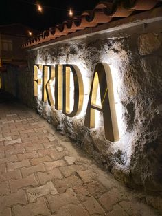 there is a sign that says frida on the side of a building at night