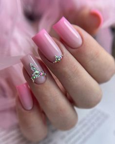 French Manicure Acrylic Nails, Bubble Nails, Chic Nail Designs, Wow Nails, Swarovski Nails, Beige Nails, Sophisticated Look, Round Nails, Bridal Nails