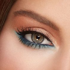 Light Blue Prom Makeup Looks, Blue Prom Makeup Looks, Light Blue Prom Makeup, Blue Prom Makeup, Eyeliner Under Eye, Make Up Yeux, Blue Eyeliner Makeup, Light Blue Prom, Blue Eyeshadow Looks