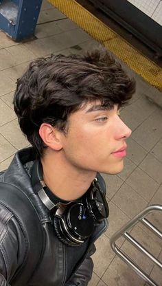 Side Shaved, One Side, Mens Haircuts Short Hair, Brown Hair Men, Trendy Mens Haircuts, Men Haircut Curly Hair, Mens Hairstyles Thick Hair, Wavy Hair Men, Haircut Men