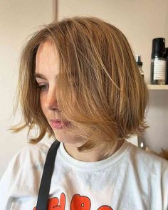 31 Italian Bob Haircut Examples to See If Trying This New Trend Blonde Italian Bob, Bob With Side Fringe, Italian Bob Haircut, Medium Bob With Layers, Short Messy Bob, Italian Bob, Curly Cuts, Shaggy Bob Hairstyles, Bob Blonde