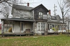 an old, run down house sits in the grass