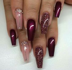 Caliente!                                                                                                                                                                                 Más Maroon Nails, Burgundy Nails, Nail Arts, Manicure E Pedicure, Chrome Nails