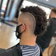 Mohawk Men, Taper Fade Afro, Curly Men, Short Hair Mohawk, Fade Mohawk, Burst Fade Mohawk, Popular Mens Haircuts, Mens Hairstyles Curly, Undercut Fade