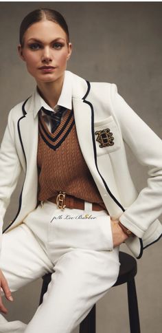 Preppy Style Women, Preppy Style Outfits, The Perfect Jeans, Holland Cooper, Elegant Blazers, Sophisticated Look, Wardrobe Design, Perfect Jeans