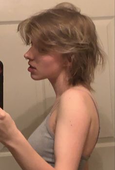 Grunge Mullet Haircut, Shag On Straight Hair Short, Shag Mullet Straight Hair Short, Blonde Soft Mullet, Straight Mullet Haircut, Grunge Shag Haircut Short, Soft Mullet Haircut Short Straight, Mullet Hairstyle Women Thick Hair, Adrogonus Hair Long