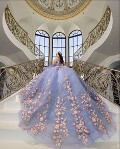 Aesthetic Quinceanera Dresses, Quinceanera Photoshoot Ideas, Light Blue Quinceanera Dresses, Quinceañera Photoshoot Ideas, Quince Photoshoot, Quince Pictures, Mexican Quinceanera Dresses