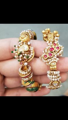 Jadau Bangles, Bangle Design, Designers Jewelry Collection, Antique Jewellery Designs, Antique Bridal Jewelry, Antique Jewelry Indian, Gold Jewelry Sets, Antique Gold Jewelry, Indian Jewelry Sets