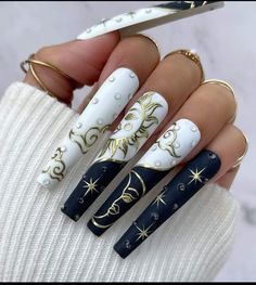 Simple December Nails, Beach Nails Art, Art Tricks, January Nail Designs, Sun Nails, Gucci Nails, Horror Nails, 2023 Nail