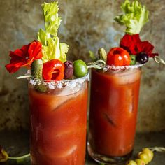 Spice up your morning with one of these hot bloody mary recipes. These recipes are packed with tons of great flavor and are perfect for breakfast or brunch. Entertain your guests with one of these delicious recipes. Breakfast Entertaining, Vegetable Cocktails, Best Summer Cocktails, Boozy Brunch, Kale Smoothie, Cocktails Bar, Allergy Free Recipes, Roasted Red Pepper, Delicious Cocktails