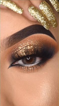 ★★inspiration eyeliner❤eyeshadow #eyeliner #eyeshadow #eyemakeup Maquillage Yeux Cut Crease, Beginners Eye Makeup, Eyebrow Makeup Tips, Eye Makeup Techniques, Makeup For Black Skin, Makeup Artist Tips, Makeup Tutorial Eyeshadow, Eye Makeup Pictures