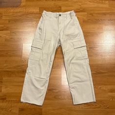 Ultra High Rise Cream Colored Cargo Pants From Hollister. Like Brand New. Only Worn A Couple Times. Size Medium. I Am Usally A Small In Pants Or Size 27 For Reference, And These Fit Perfect Cargo Pants Cream, Cream Cargos, Colored Cargo Pants, Color Cargo Pants, Cream Cargo Pants, Cargo Pants Color, Cream Pants, Hollister Pants, Birthday Planning