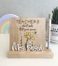 Personalised Educators Desk Plaque Teacher Desk Sign, Teacher Laser Cut Gifts, Wood Teacher Gifts, Wooden Teacher Gifts, Gifts For Teachers Appreciation, Cnc Crafts, Handmade Teachers Day Cards, Teacher Christmas Gift Ideas, Unique Teacher Gifts