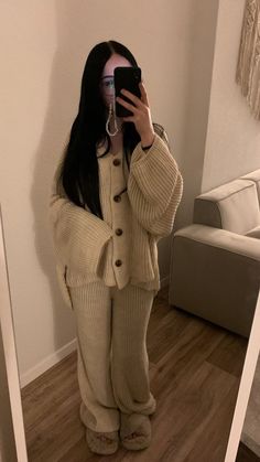 Casual Outfits Home, Pijamas Women, Zara Drip, Cozy Outfits, Mode Zara, Cute Modest Outfits, Cold Outfits, Outfit Inspo Casual, Cute Lazy Day Outfits