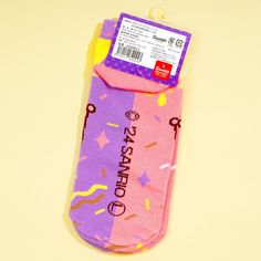 Add a dose of cuteness to your outfit by wearing these kawaii ankle socks! This pair features a print of Kuromi in a cute Harajuku-inspired dress and holding a yummy-looking donut. One size fits most (women’s sizes): 22-24 cm / US 5-8 / EUR 35-38.5 Donut Socks, Travel Umbrella, Highlighters Markers, Best Candy, Stationery Accessories, Aesthetic Shoes, Your Outfit, Purse Jewelry, Purse Pouch