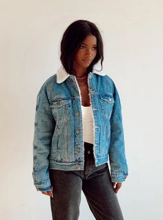 Cute denim jacket outfit ideas, including casual denim jacket outfit women, cute spring outfits for women, casual spring outfits and denim jacket outfit aesthetic. If you’re looking for cute aesthetic outfits, casual outfits summer, cute summer outfits with denim jacket baddie or outfits with denim jacket street styles, you should have a look at these! #denimjacket #denimjacketoutfit #outfitswithdenimjacket #springoutfits #summeroutfits #aestheticoutfits #cuteoutfits #casualoutfits Cute Jean Jacket Outfits, Southwest Fashion, Inspirational Outfits, Cute Jean Jackets, Jean Jacket Outfits