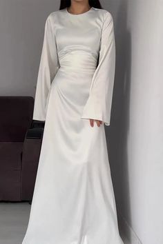 This maxi dress features elegant flare sleeves, an O-neck design, and a chic lace-up detail. Perfect for a stylish and comfortable look. Details: Silhouette: A-LINE Neckline: O-Neck Decoration: none Material: POLYESTER Closure Type: zipper Size (IN) Length Sleeve Bust Waist Hip S 50.4 22.4 32.3 26.0 34.6 M 50.8 22.8 33.9 27.6 36.2 L 51.2 23.2 35.4 29.1 37.8 XL 51.6 23.6 37.0 30.7 39.4 Dresses Elegant Long, Dress Elegant Long, Umbrella Skirt, Elegant Maxi Dress, Grey Maxi Dress, Flare Sleeves, Crewneck Dress, Sleeve Maxi Dress, Maxi Dress Green