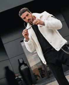 Handsome Arab Men, Fashion Tips For Men, Mens Photoshoot Poses, Mens Fashion Wear, Winter Photoshoot, What To Wear Today