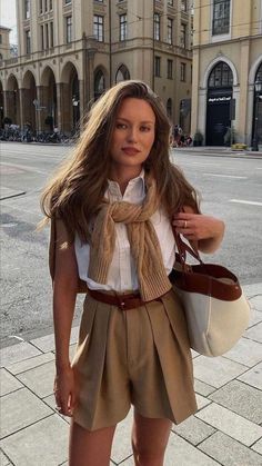 Old Money outfit classy ideas that are pure luxury #oldmoney #outfitideas Rich Girl Outfits, Soft Feminine Outfits, Dinner Outfit Casual, Old Money Outfits, Latina Outfits, Dream Summer, Downtown Outfits, Nashville Outfits, Preppy Chic