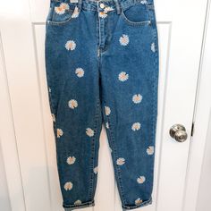 Brand New Daisy Print Jeans From Shein, Adorable Cut And Style. Size Small. Fits Size 27-28 Waist. Casual Spring Bottoms With Daisy Print, Casual Daisy Print Bottoms For Spring, Jeans From Shein, Jean Ideas, Bug Print, Shein Jeans, Print Jeans, Painted Jeans, Painted Denim